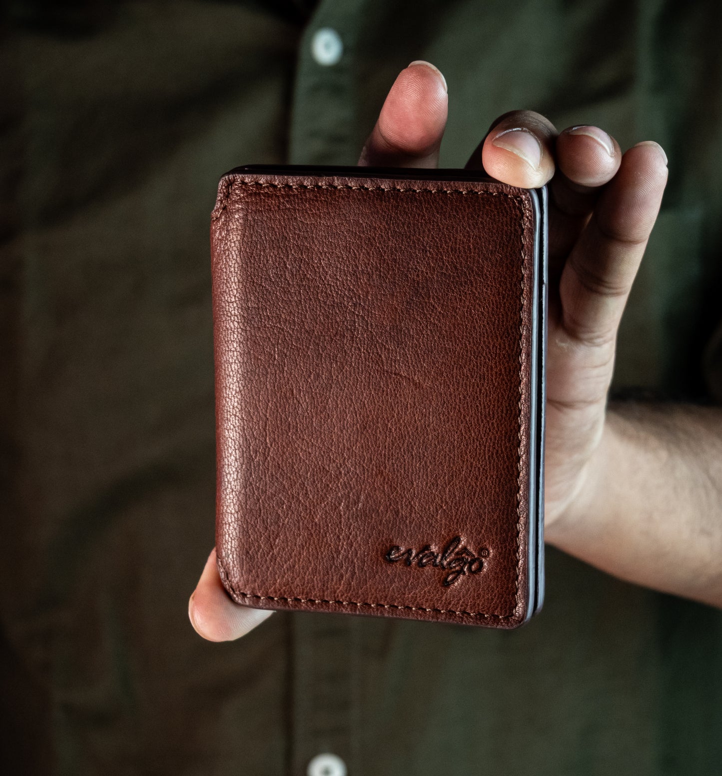 The evalgo® Snap — Full Grain Leather Slim Magnetic Wallet - RFID protected