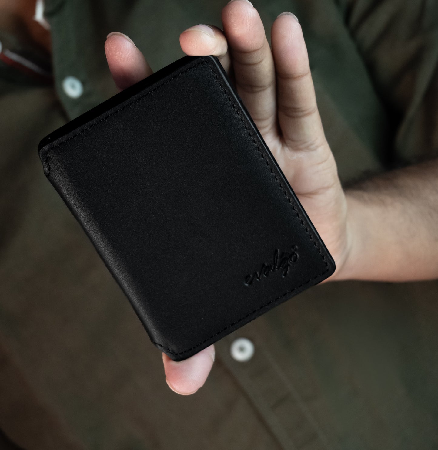 The evalgo® Snap — Full Grain Leather Slim Magnetic Wallet - RFID protected