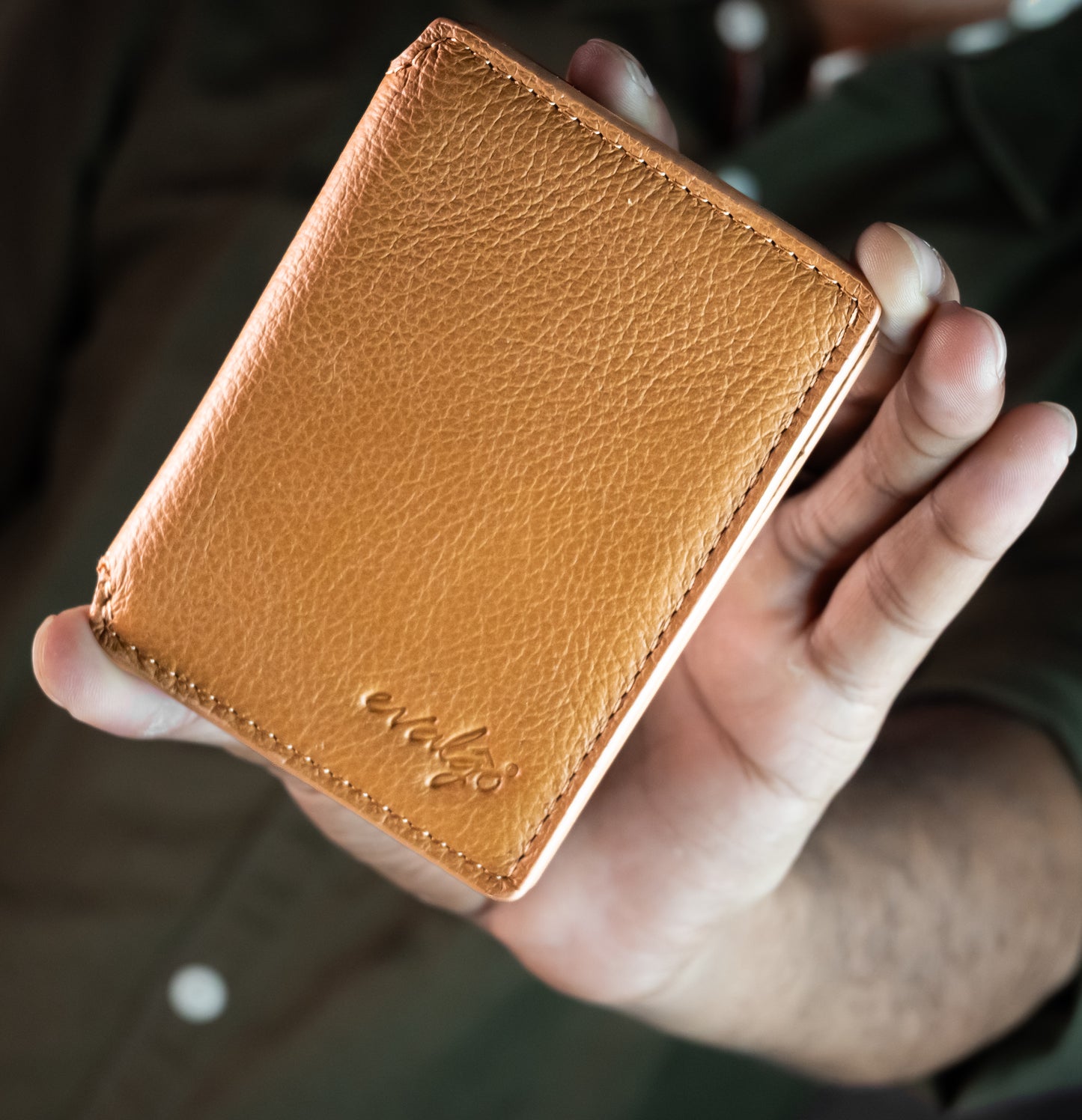 The evalgo® Snap — Full Grain Leather Slim Magnetic Wallet - RFID protected