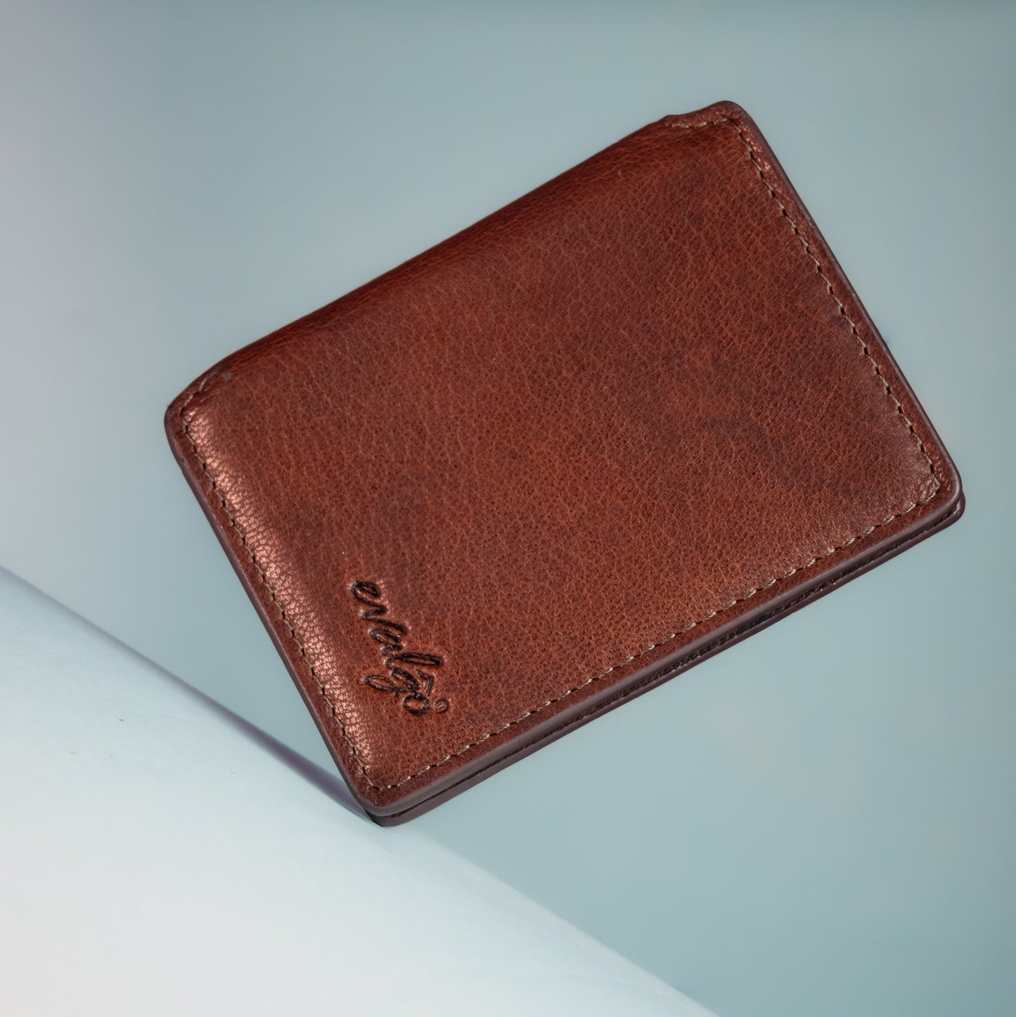 The evalgo® Snap — Full Grain Leather Slim Magnetic Wallet - RFID protected